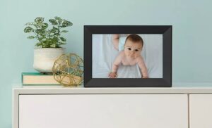 Aura Carver Smart Digital Image Frame