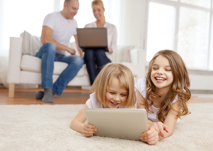 Various Ways Tech Can Keep Families Connected